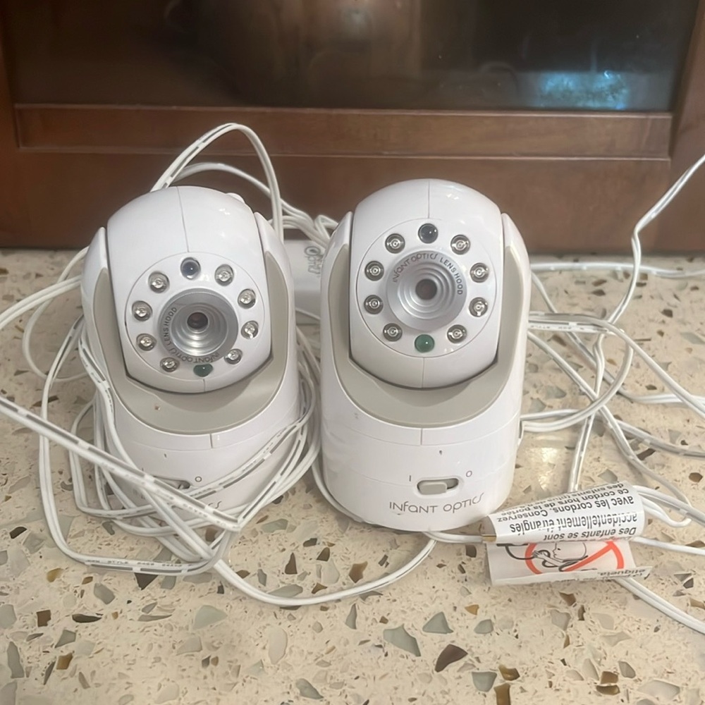 2 infant optics monitor cameras and extra cord